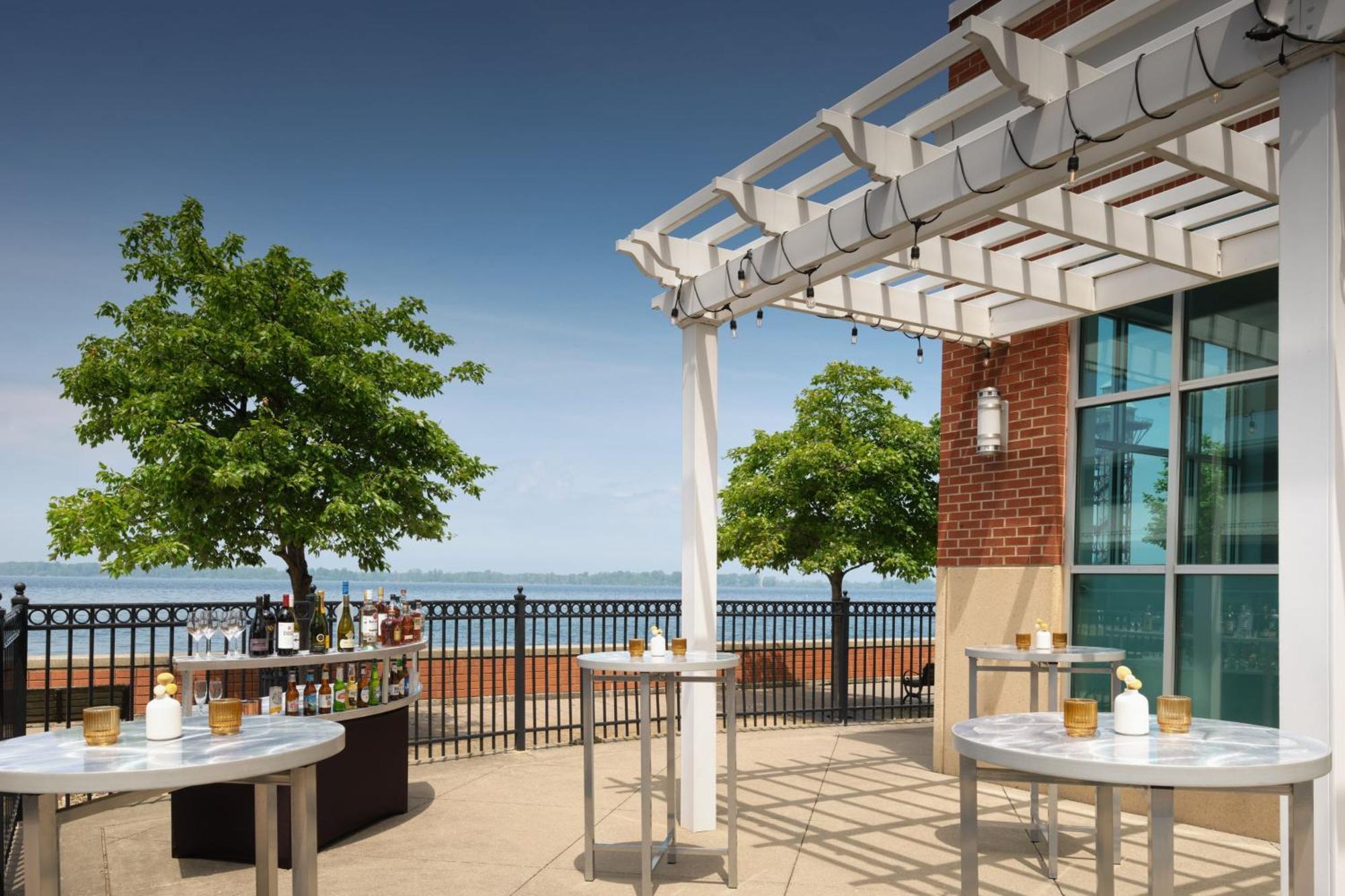Sheraton Erie Bayfront Hotel Exterior photo
